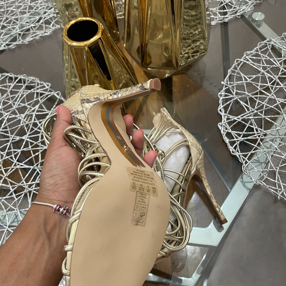 Heels - Picture 3 of 3